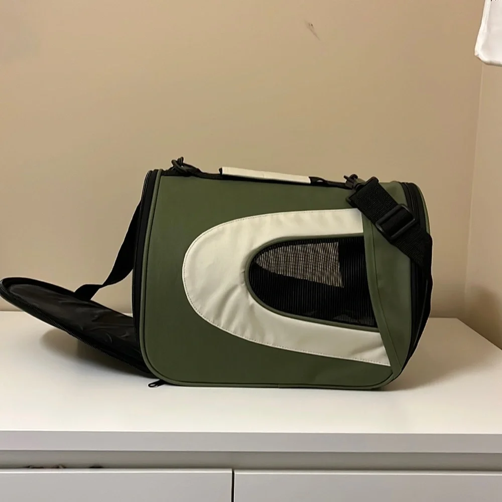 Green and White Pet Carrier